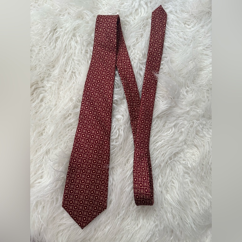 Christian Dior neckline.